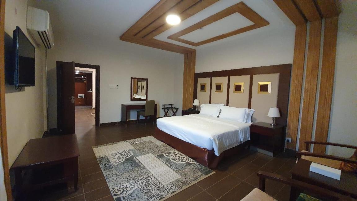 Dolphin Beach Resort Янбу Екстериор снимка