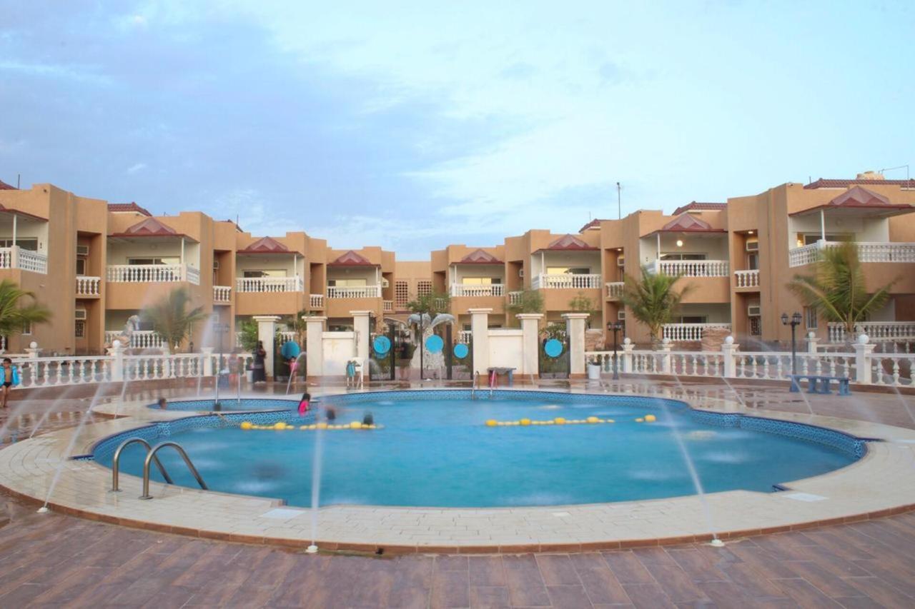 Dolphin Beach Resort Янбу Екстериор снимка
